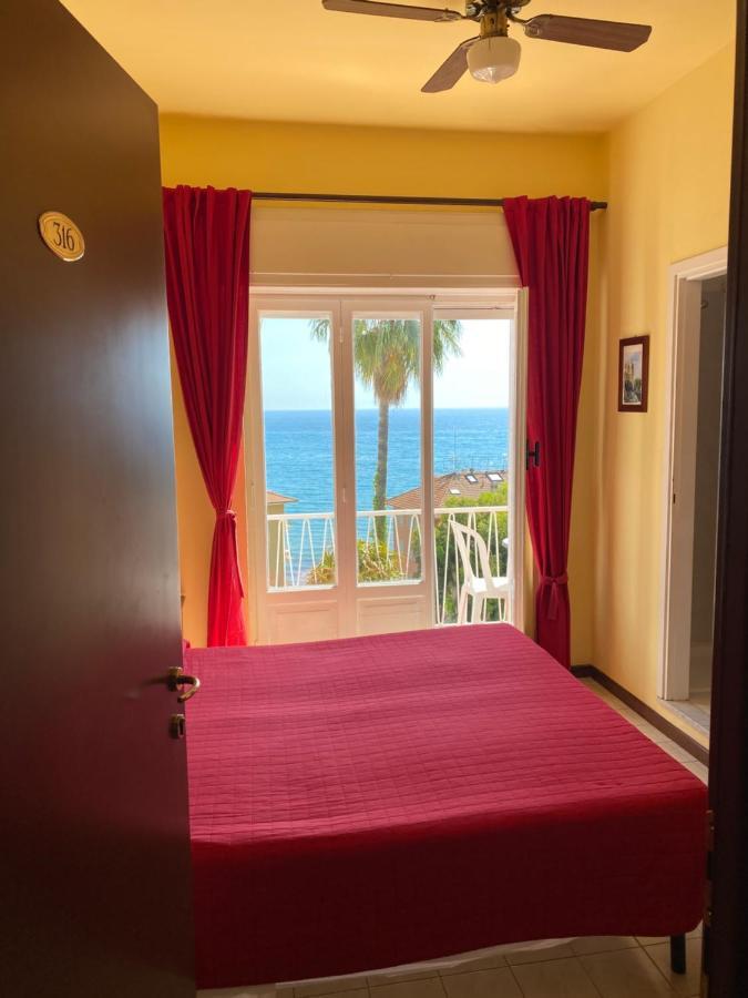 Hotel Nettuno دْيانو مارينا المظهر الخارجي الصورة