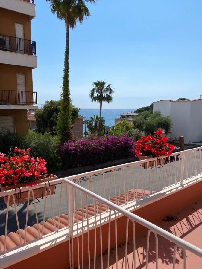 Hotel Nettuno دْيانو مارينا المظهر الخارجي الصورة