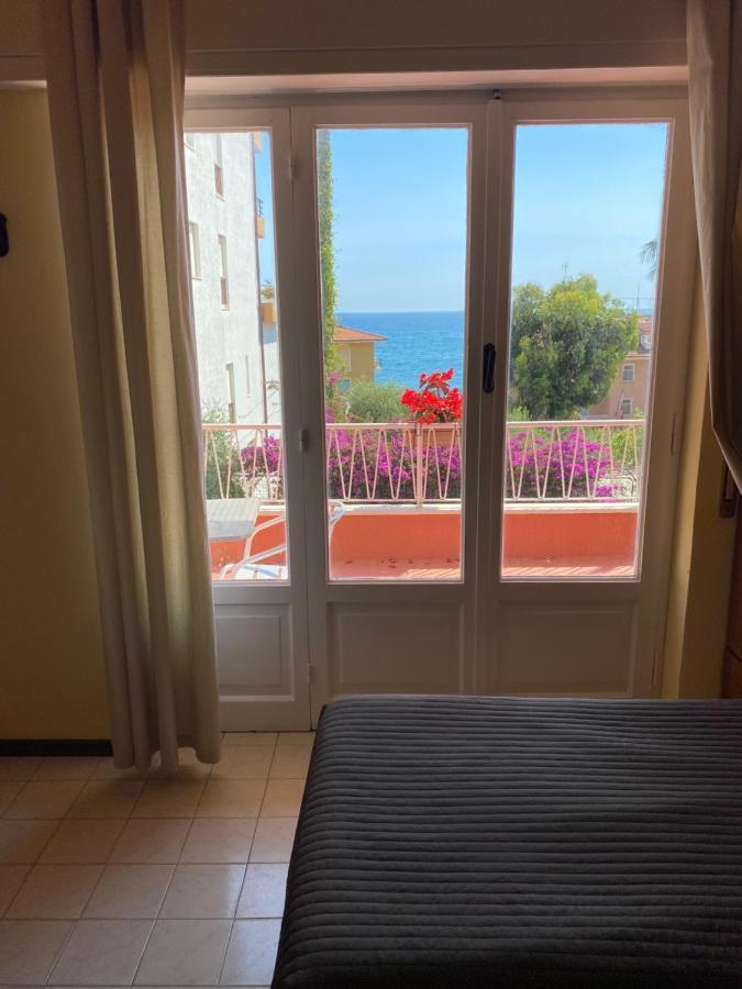 Hotel Nettuno دْيانو مارينا المظهر الخارجي الصورة