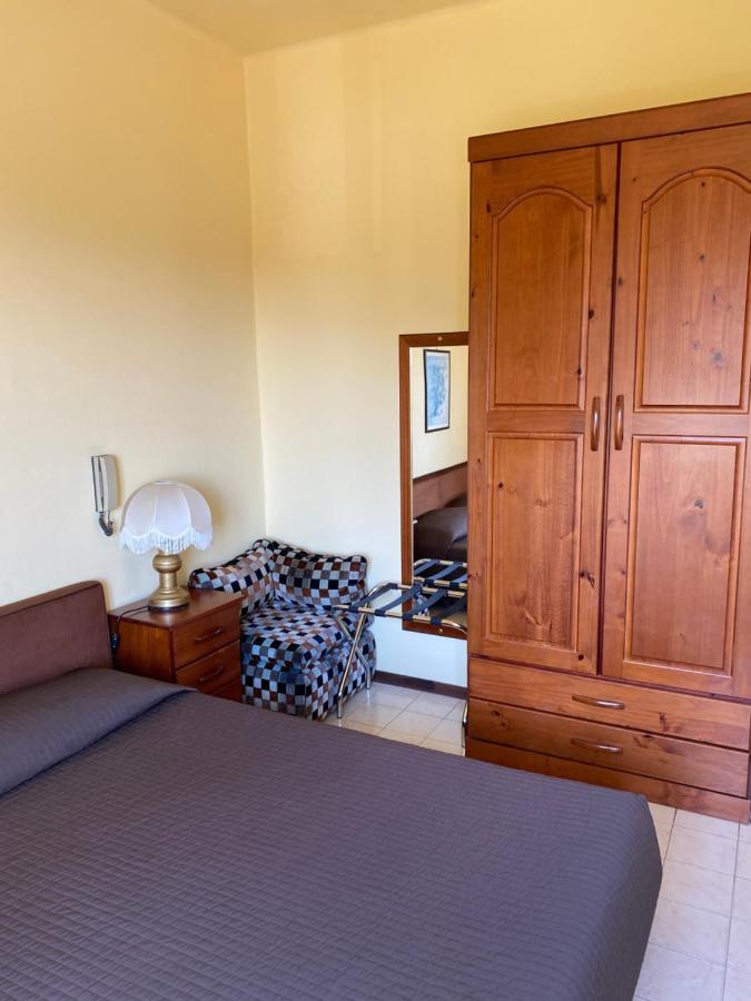 Hotel Nettuno دْيانو مارينا المظهر الخارجي الصورة
